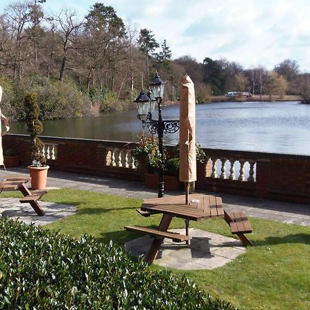 Lakeside International Hotel Camberley Exterior photo