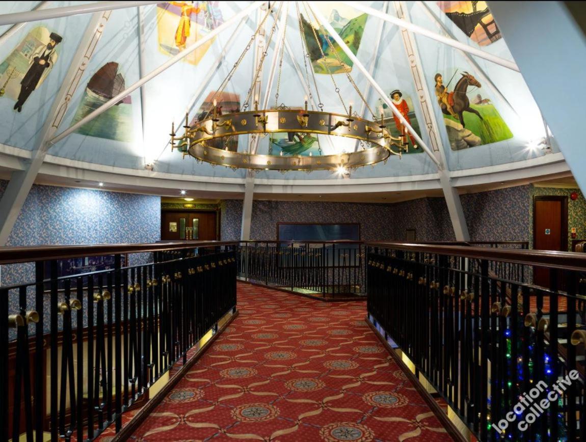Lakeside International Hotel Camberley Exterior photo