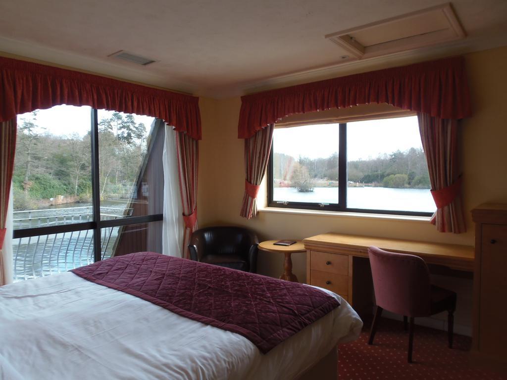 Lakeside International Hotel Camberley Room photo