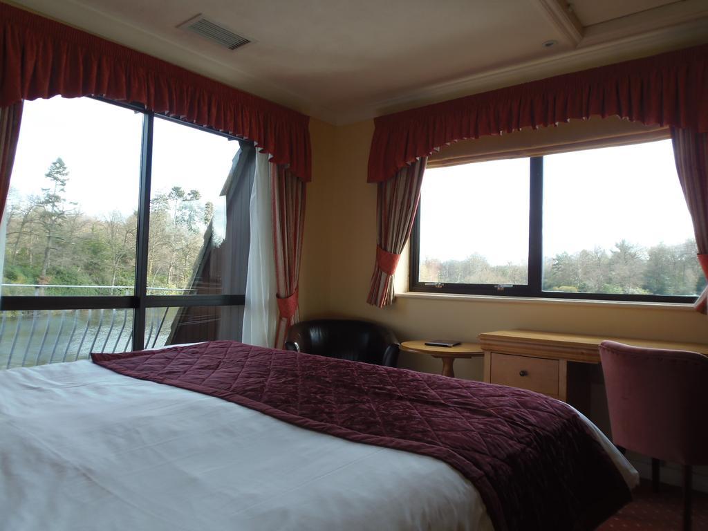 Lakeside International Hotel Camberley Room photo