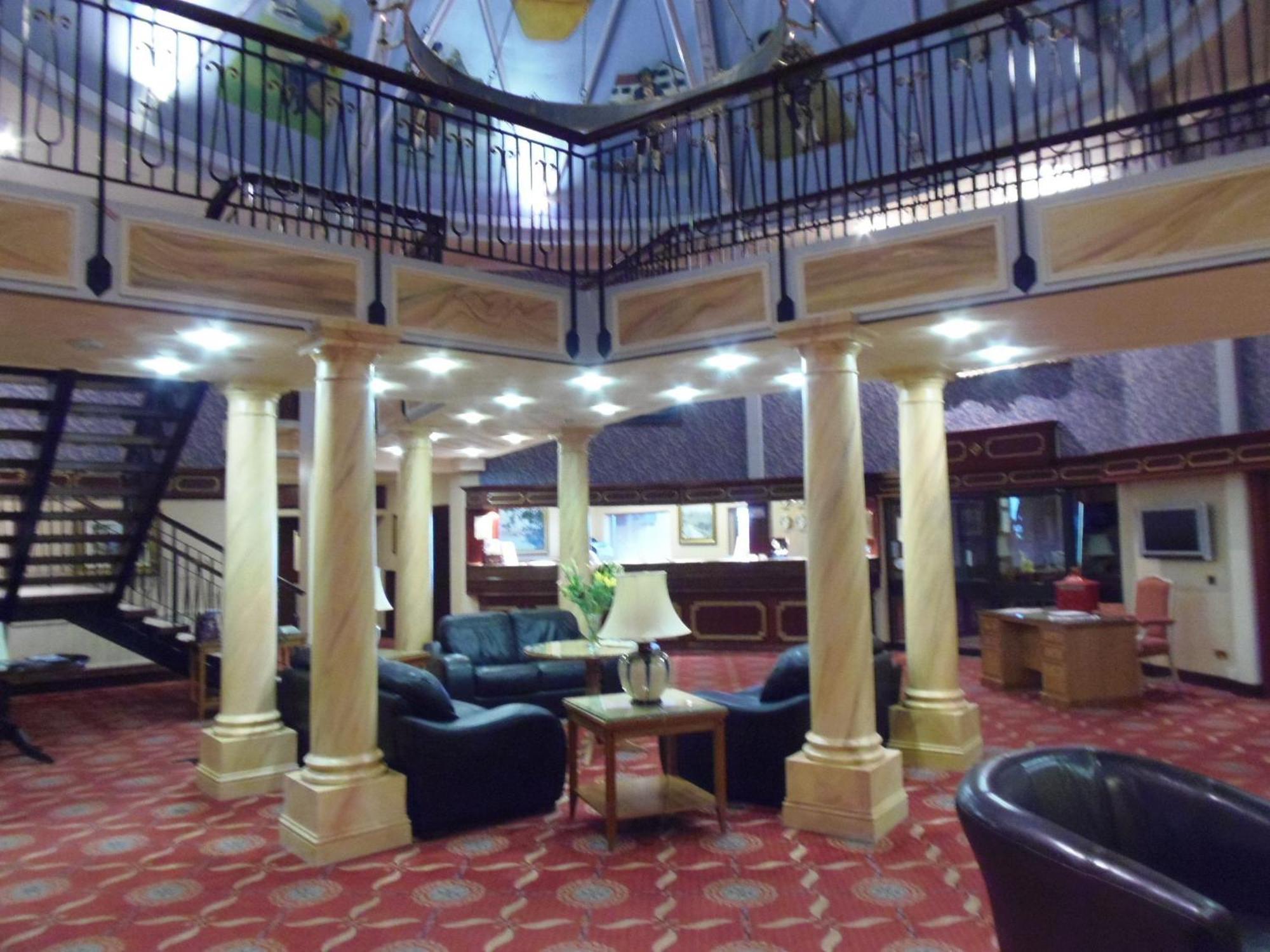 Lakeside International Hotel Camberley Exterior photo